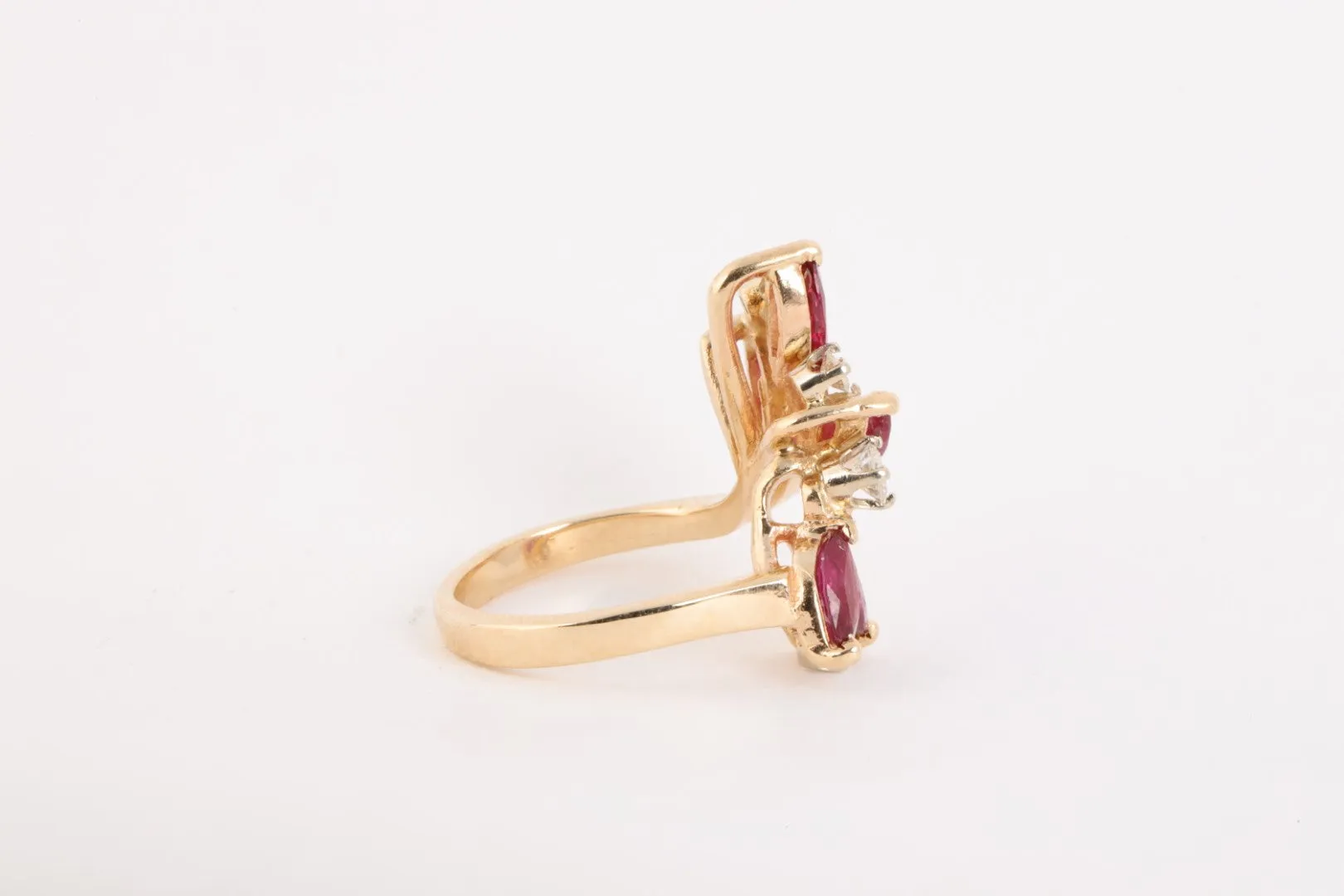 14k Yellow Gold 0.20tcw Diamond & 1.08tcw Ruby Ring Size 3.25 (4.24g.)