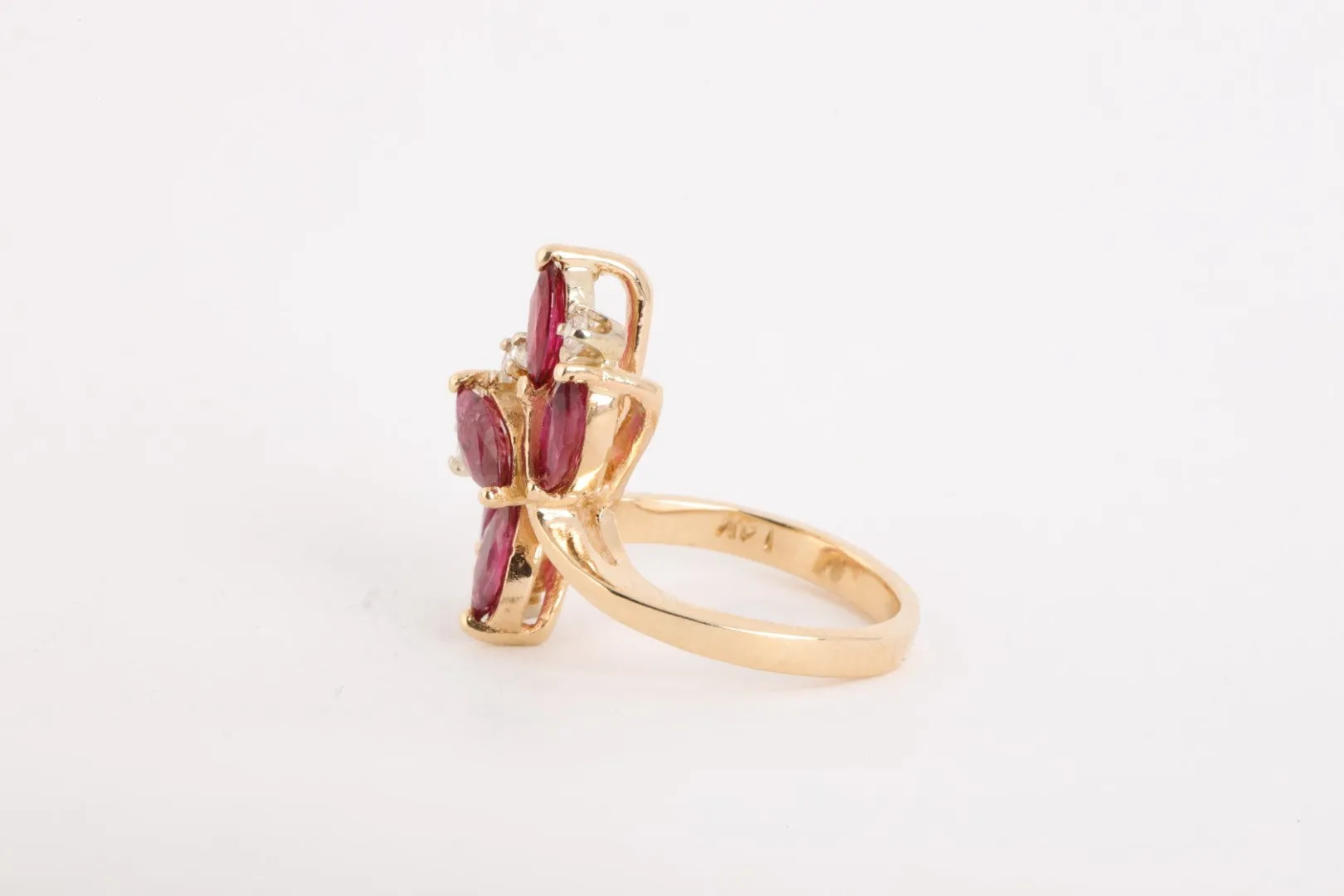 14k Yellow Gold 0.20tcw Diamond & 1.08tcw Ruby Ring Size 3.25 (4.24g.)