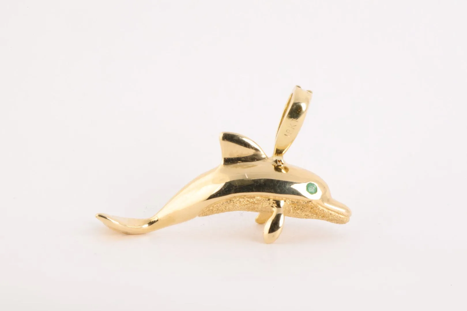 18k Yellow Gold 0.10tcw Diamond 0.03tcw Emerald Dolphin Pendant (9.53g.)