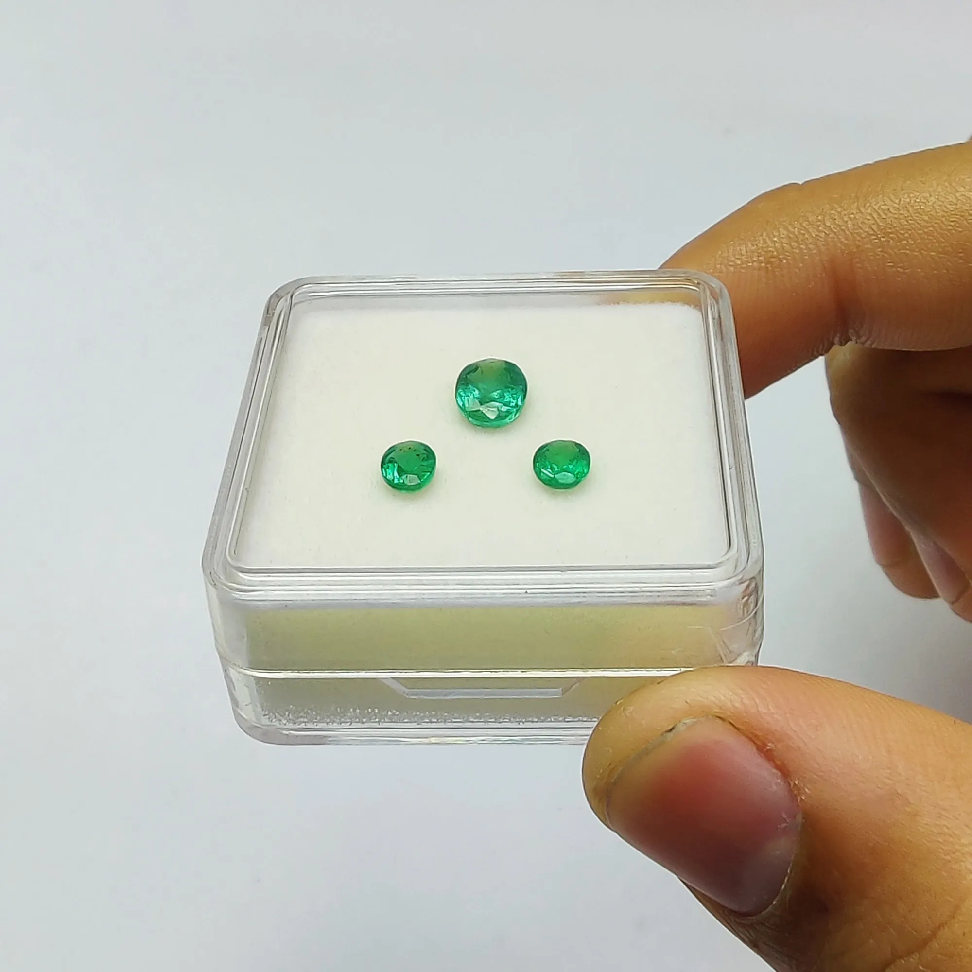 Emerald Gemstone Normal Cut : 1.40cts Natural Untreated Unheated Green Emerald Oval Shape 5*4mm - 7.5*5.5mm 3pcs Set