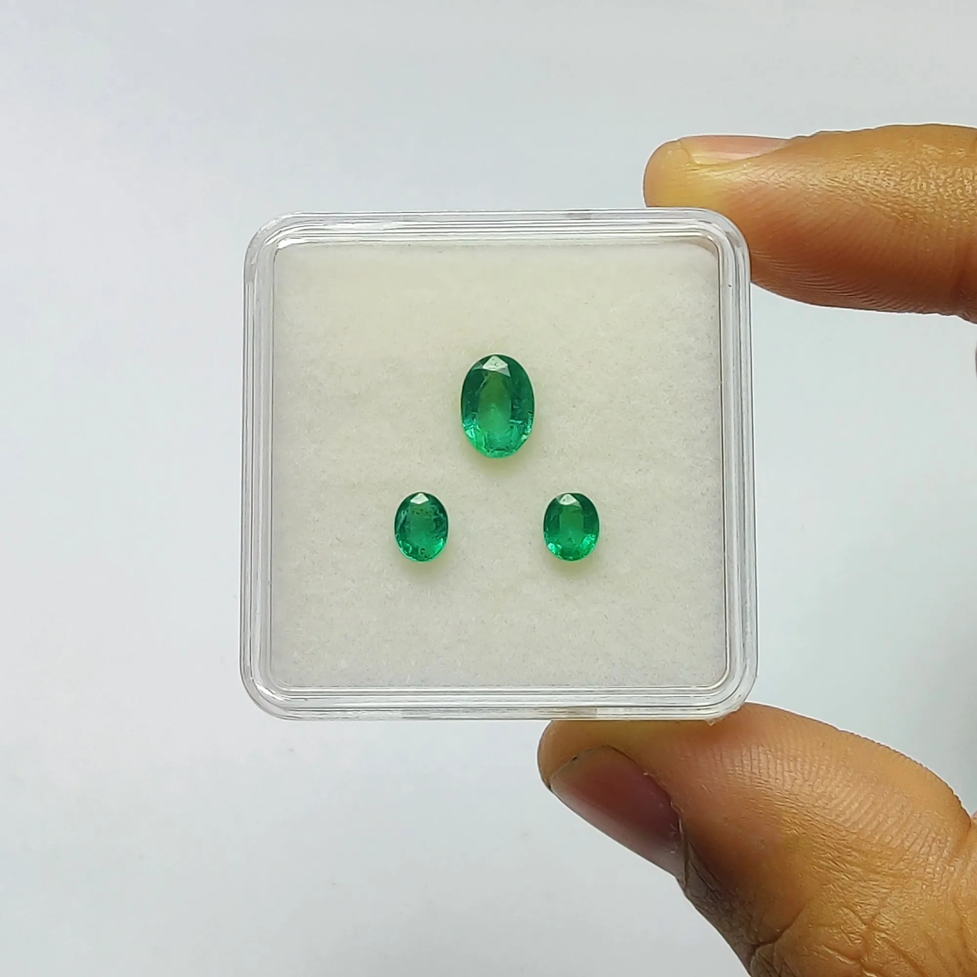 Emerald Gemstone Normal Cut : 1.40cts Natural Untreated Unheated Green Emerald Oval Shape 5*4mm - 7.5*5.5mm 3pcs Set