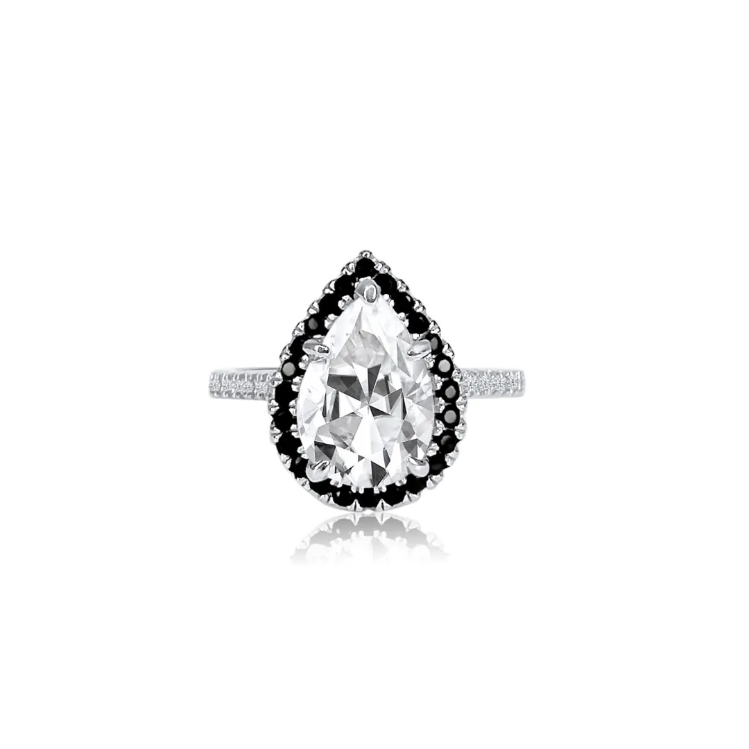 NISSI WHITE   BLACK MOISSANITE RING