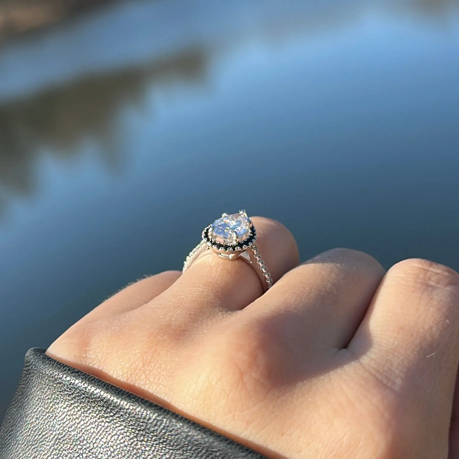 NISSI WHITE   BLACK MOISSANITE RING